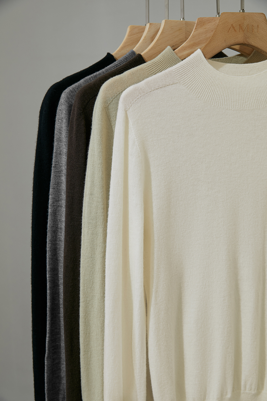 Half High Neck Seamless Sweater