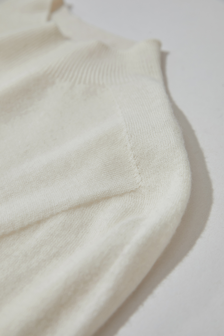 Half High Neck Seamless Sweater