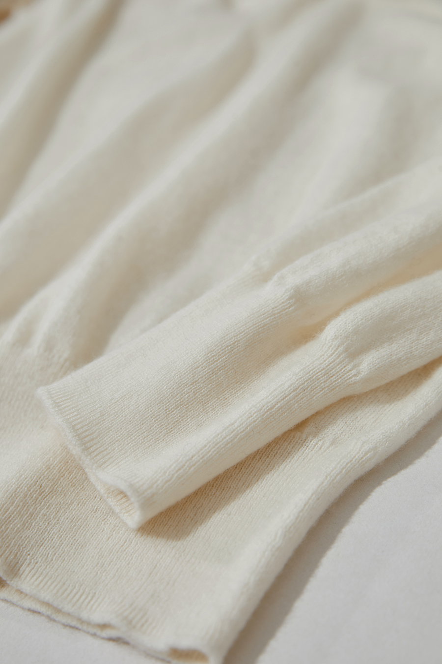 Half High Neck Seamless Sweater