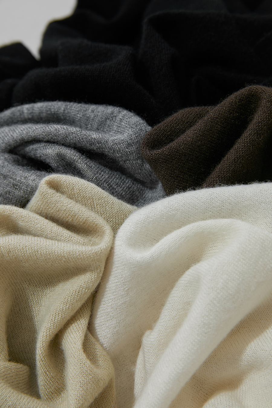 Half High Neck Seamless Sweater