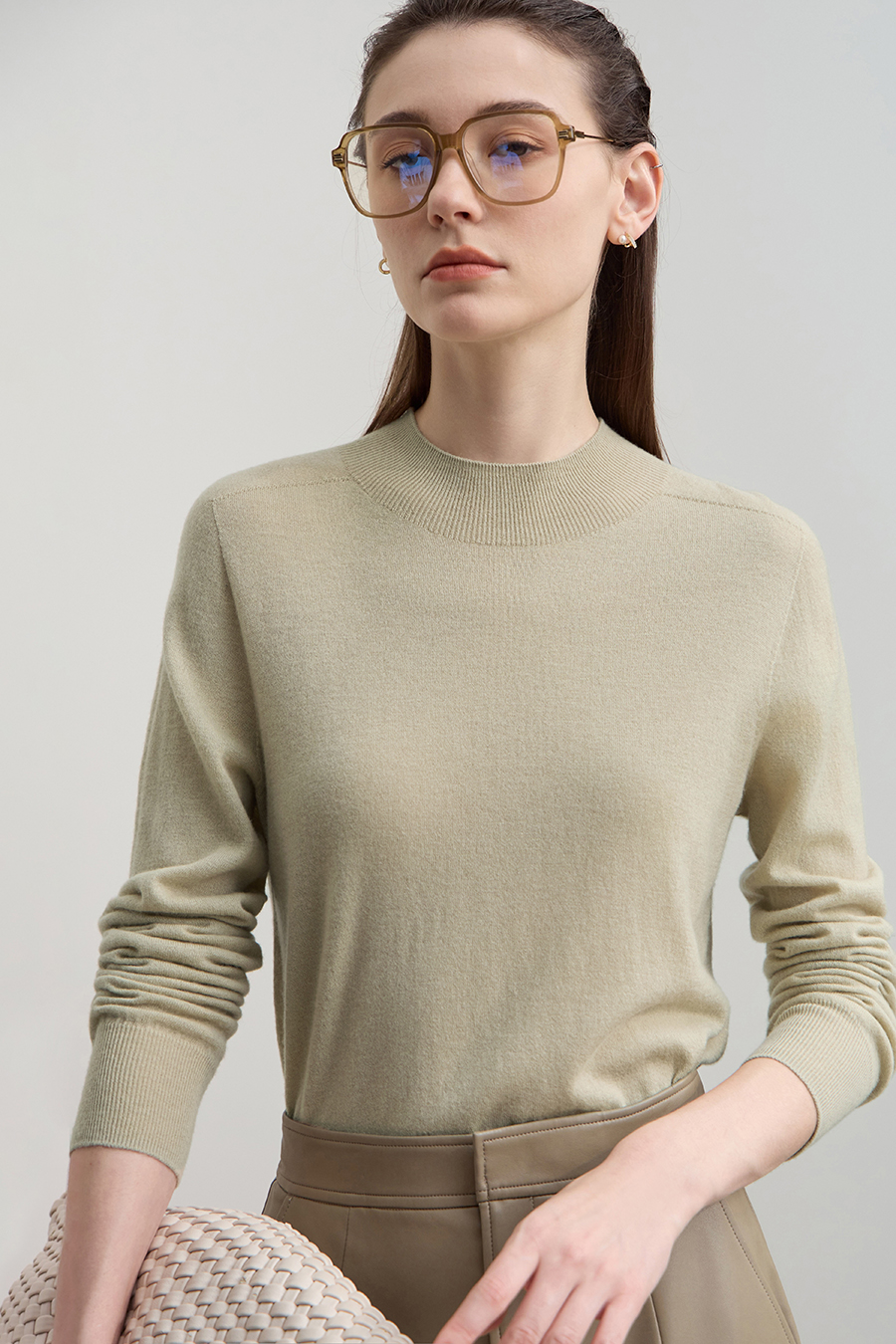 Half High Neck Seamless Sweater