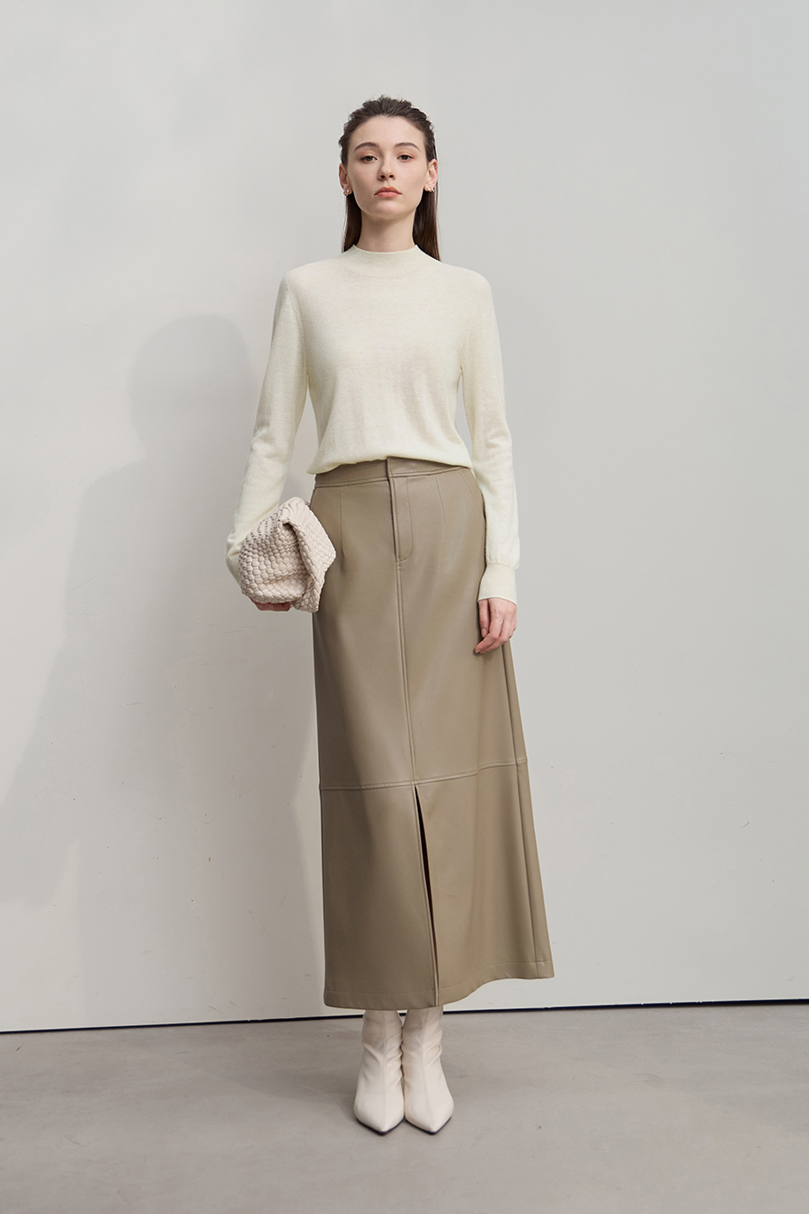 Half High Neck Seamless Sweater