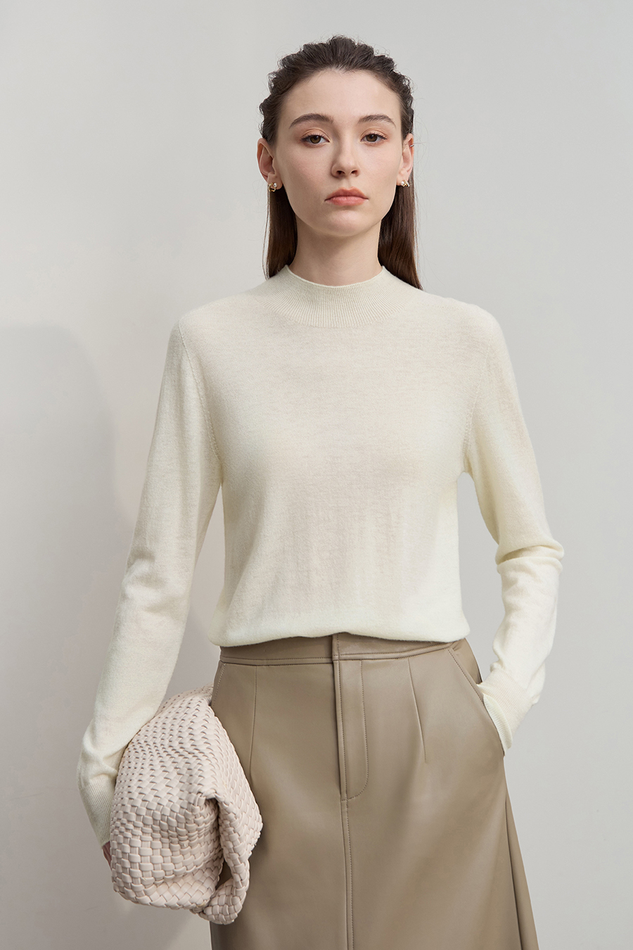 Half High Neck Seamless Sweater