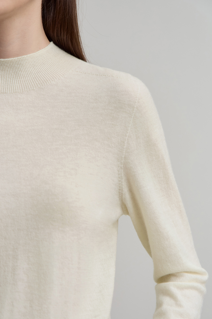 Half High Neck Seamless Sweater