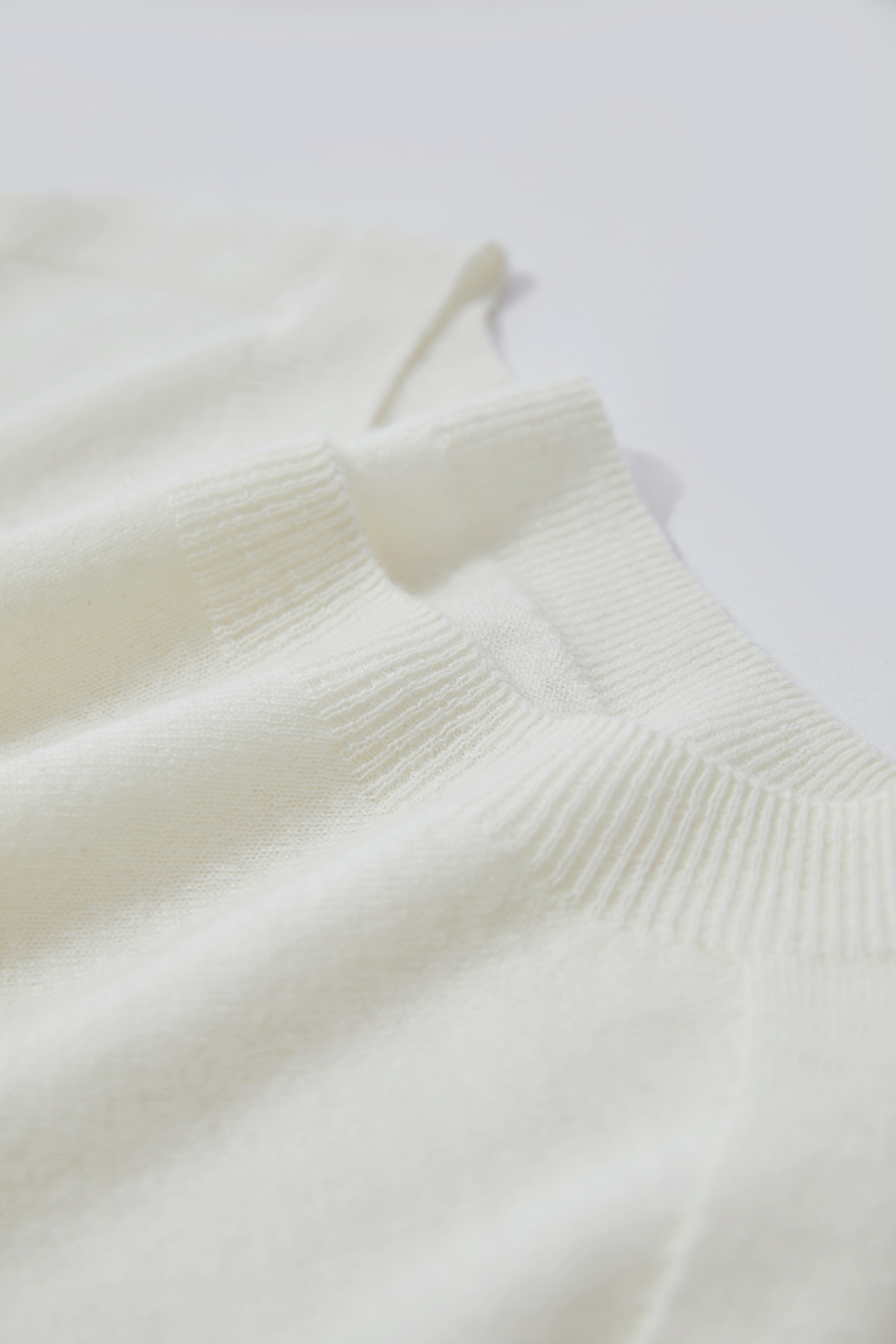 Crew Neck Seamless Wool Sweater|AMII-AMII.com