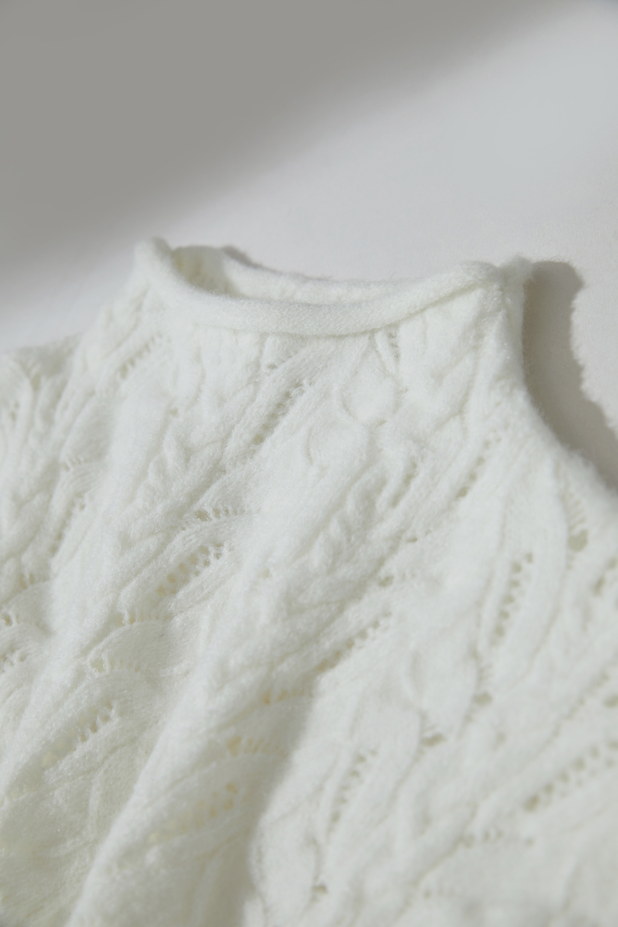 Mid-Length Turtleneck Cable Knit Sweater|AMII-AMII.com