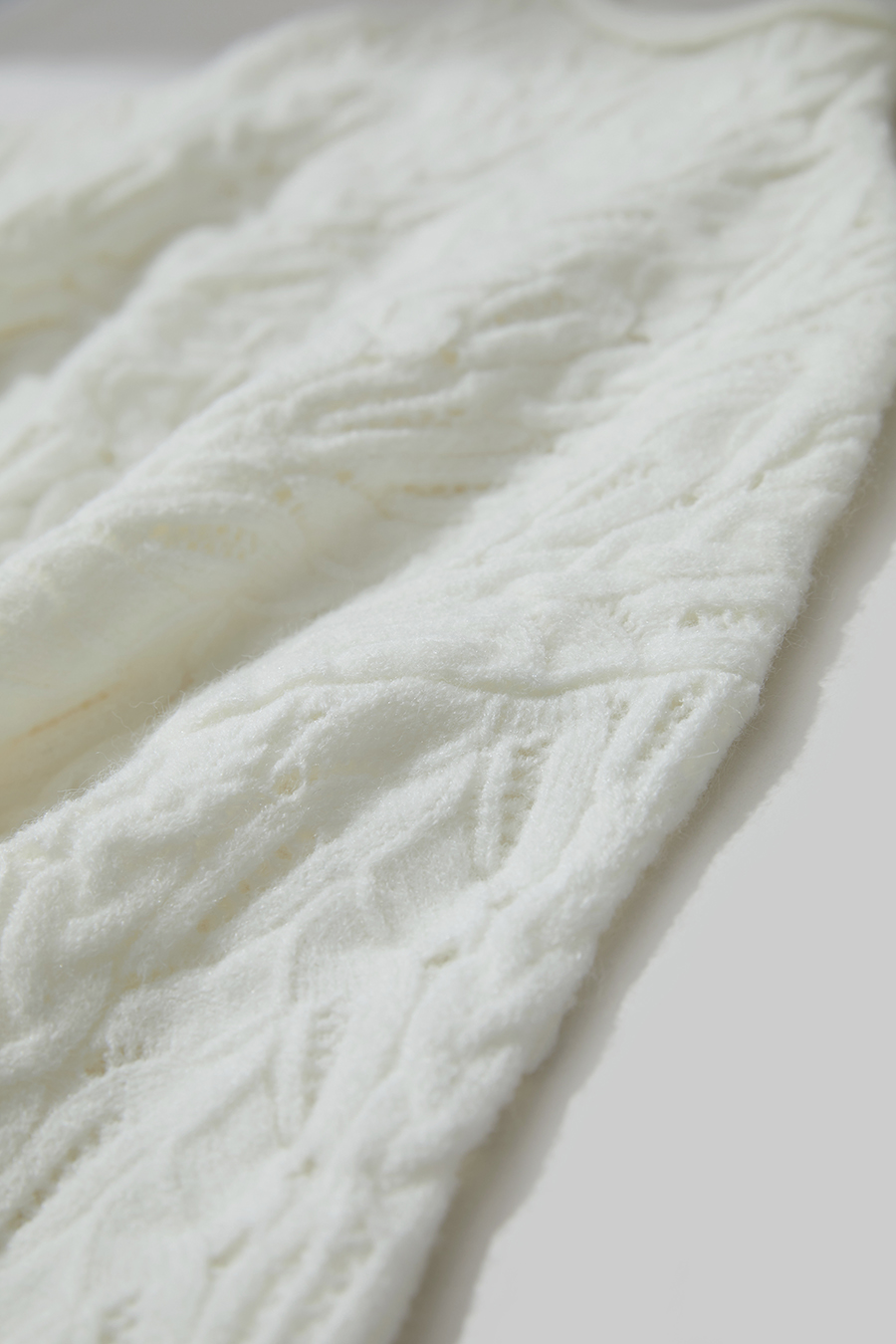 Mid-Length Turtleneck Cable Knit Sweater|AMII-AMII.com