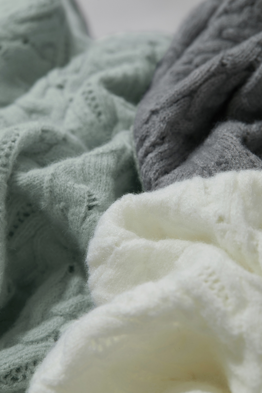 Mid-Length Turtleneck Cable Knit Sweater|AMII-AMII.com