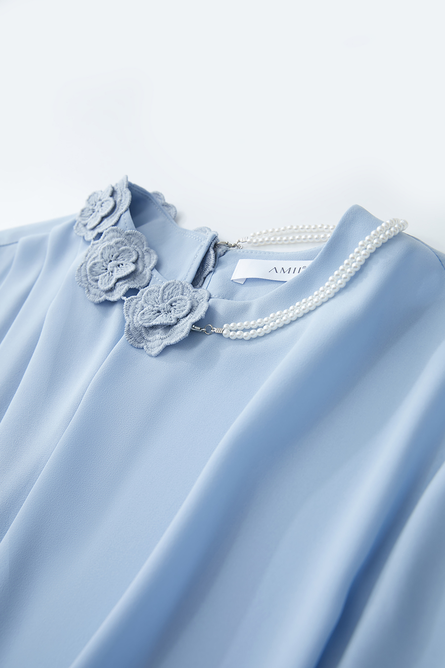 Removable Chain Chiffon Blouse