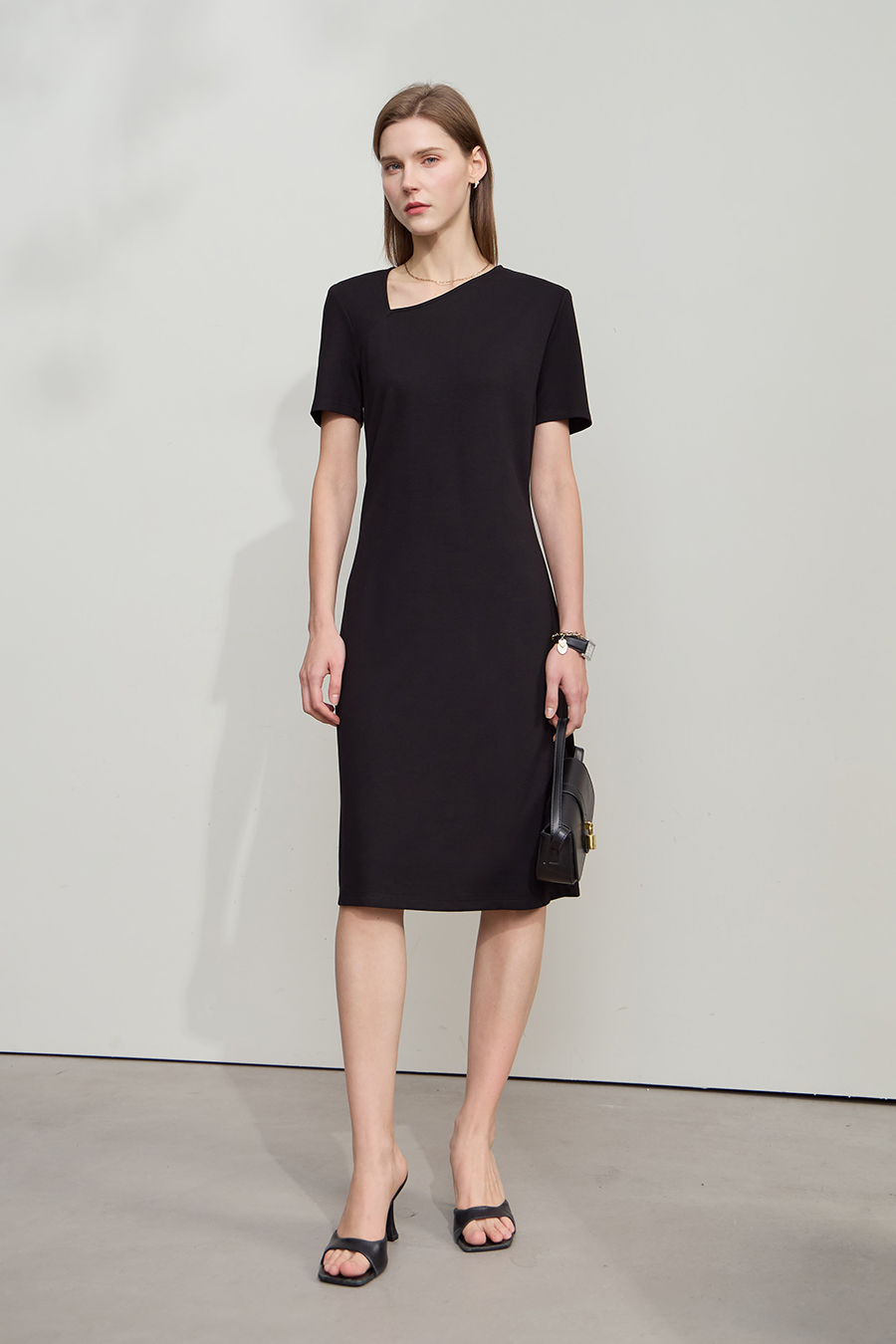 Diagonal V-neck Waist-tied Dress