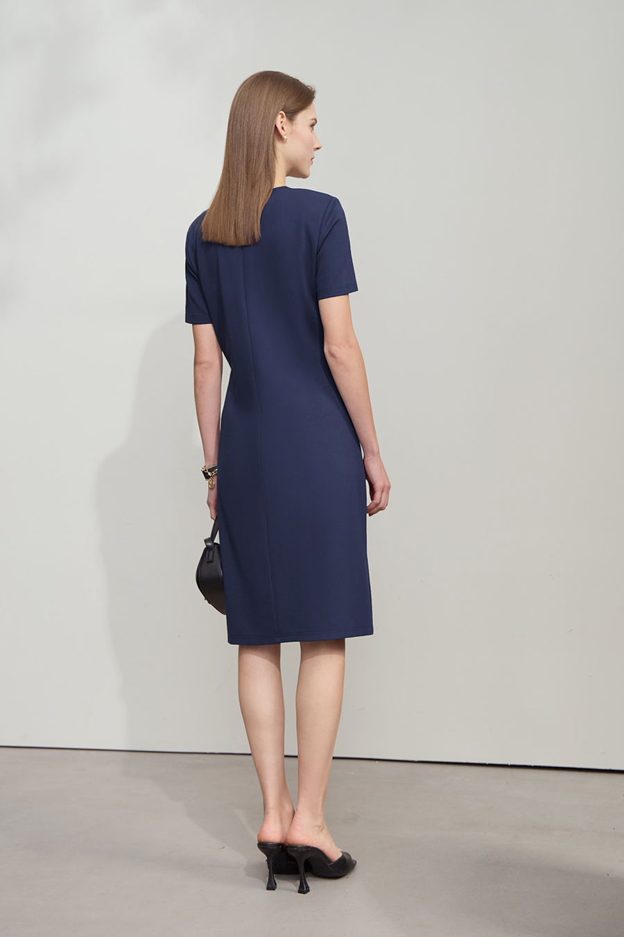 Diagonal V-neck Waist-tied Dress
