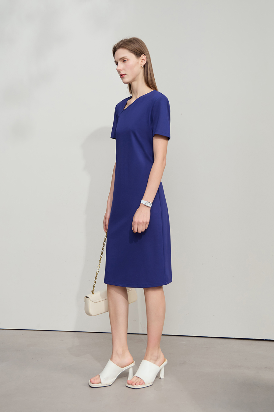 Diagonal V-neck Waist-tied Dress