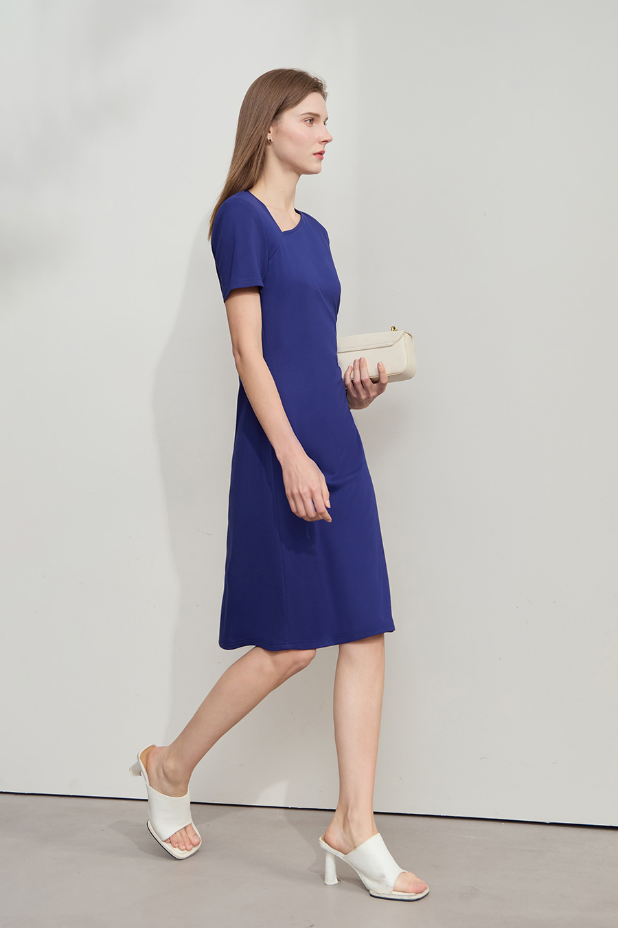 Diagonal V-neck Waist-tied Dress