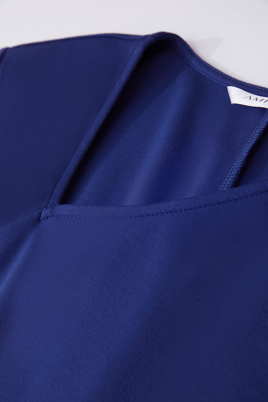 Diagonal V-neck Waist-tied Dress