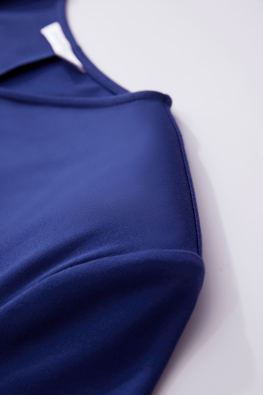 Diagonal V-neck Waist-tied Dress