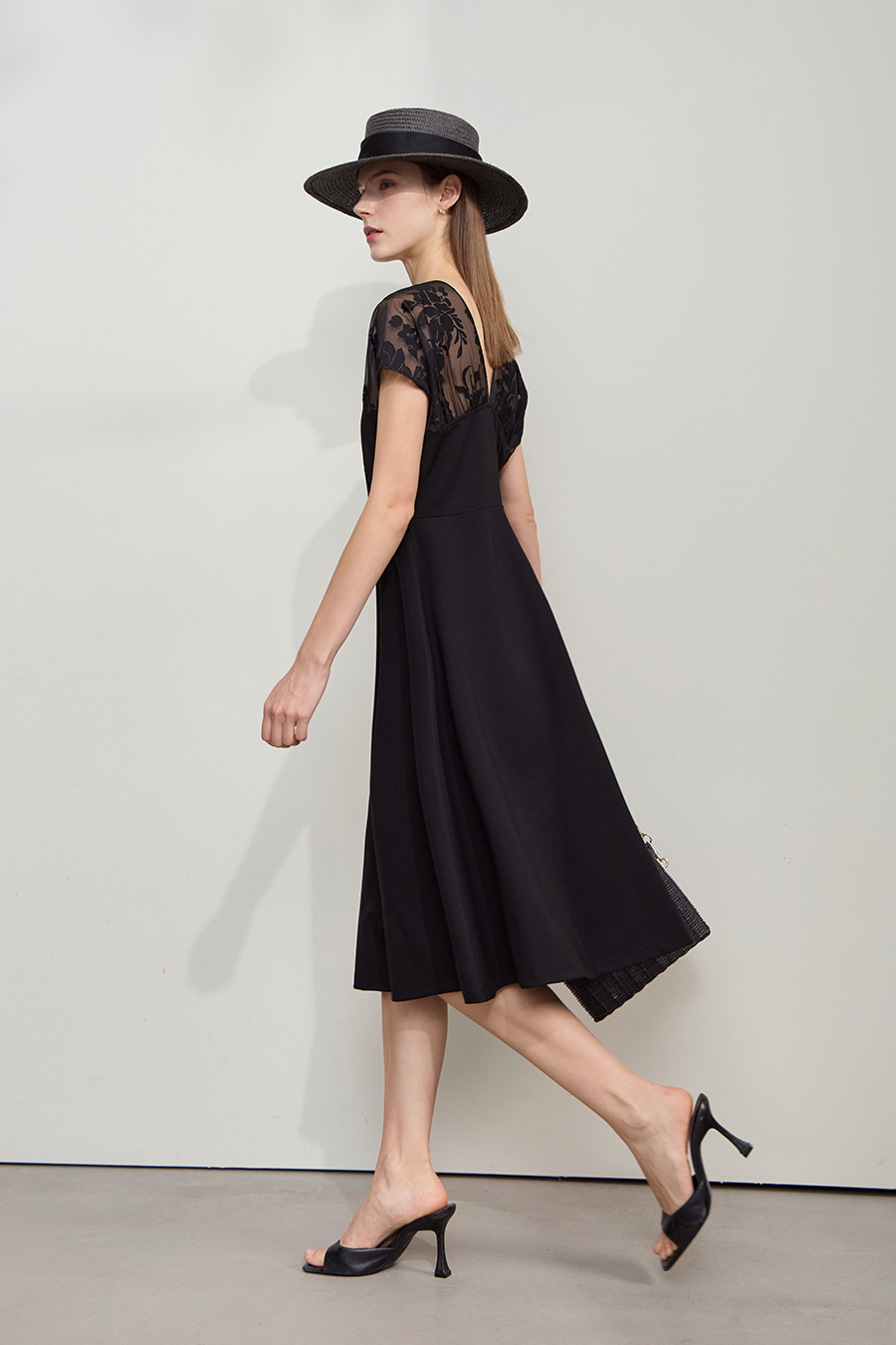 Waist-defined A-line dress|AMII