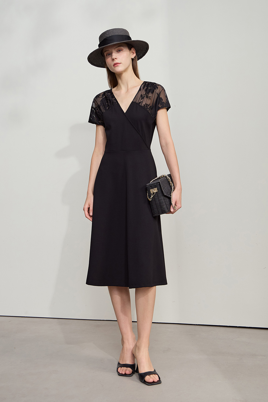 Waist-defined A-line dress|AMII