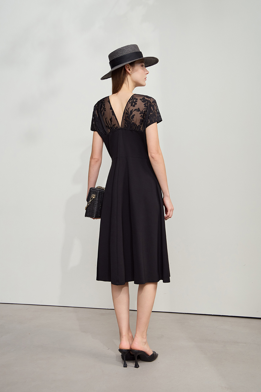 Waist-defined A-line dress|AMII