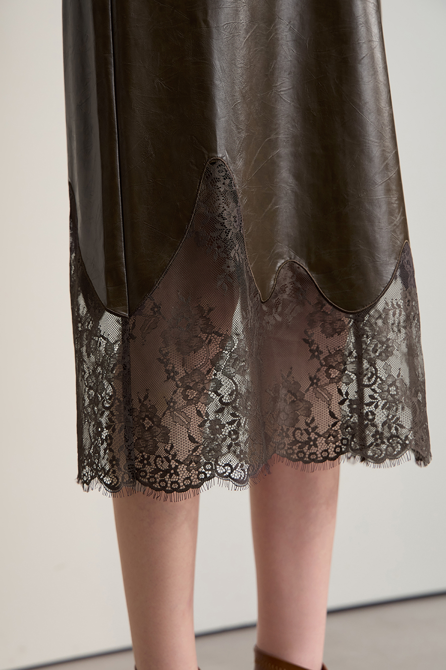 Leather Skirt with Lace Trim|AMII-AMII.com