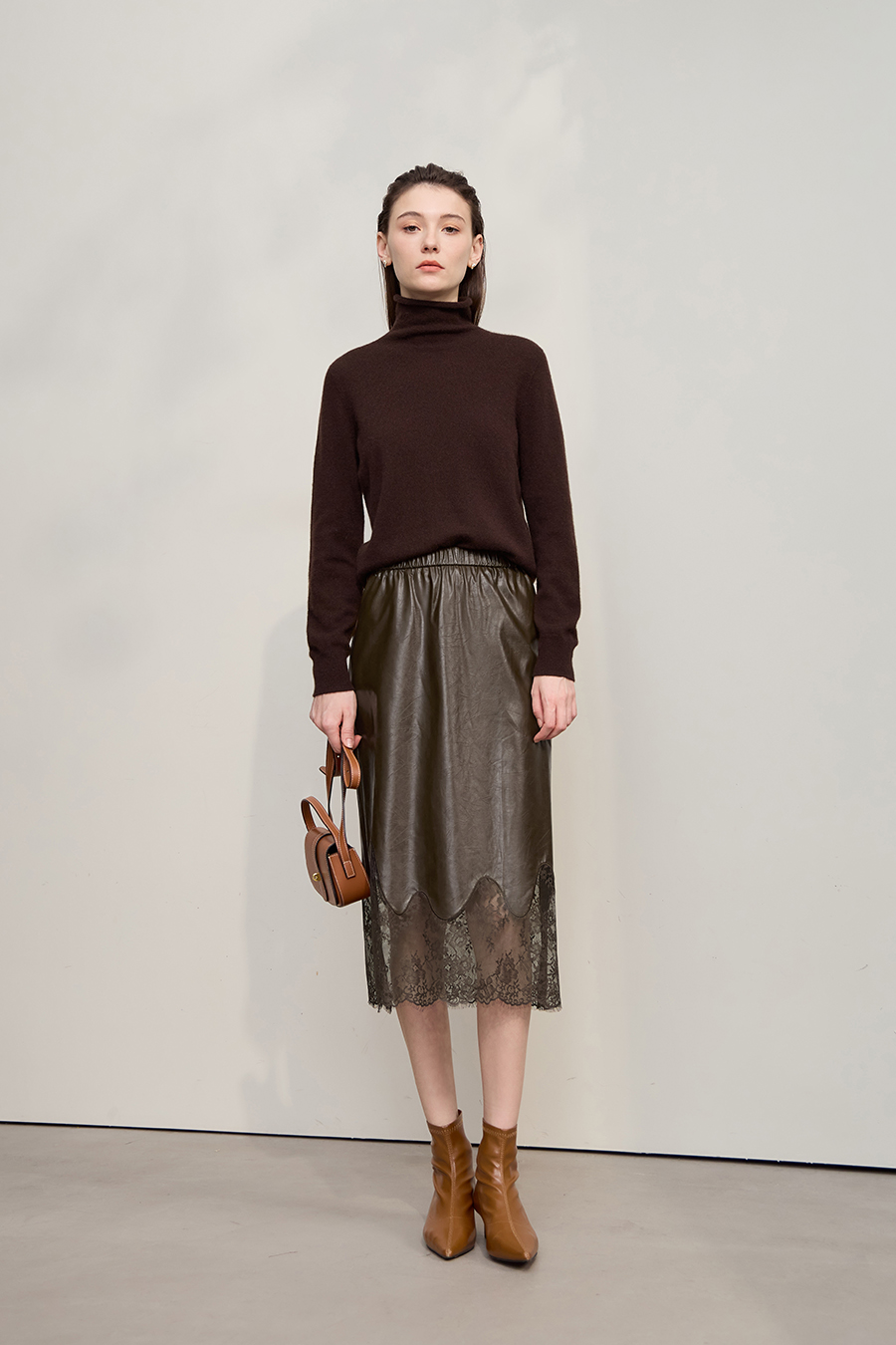 Leather Skirt with Lace Trim|AMII-AMII.com