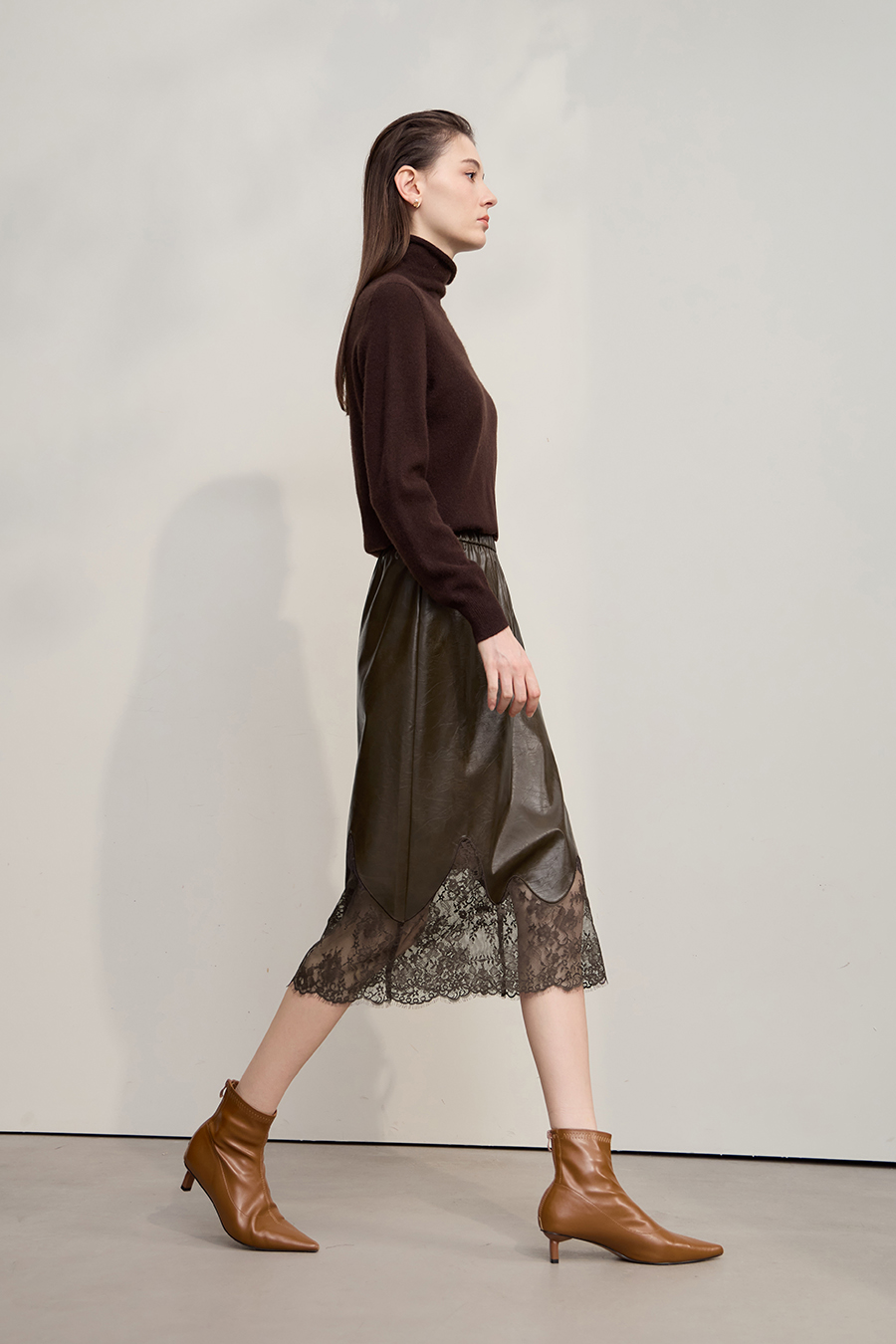 Leather Skirt with Lace Trim|AMII-AMII.com