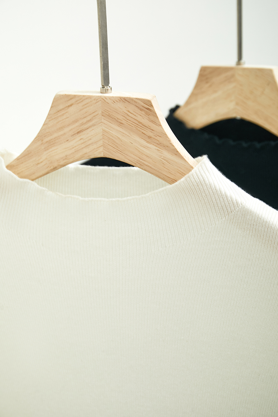 Slim Color - block Mock Neck Knitted Top|AMII-AMII.com