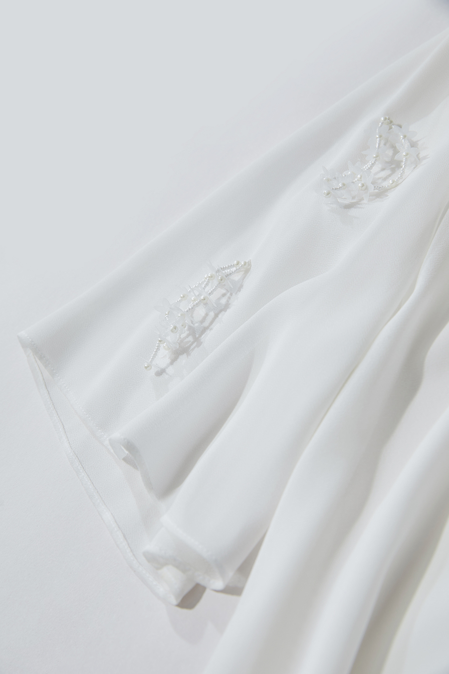 Floral beaded chiffon blouse|AMII