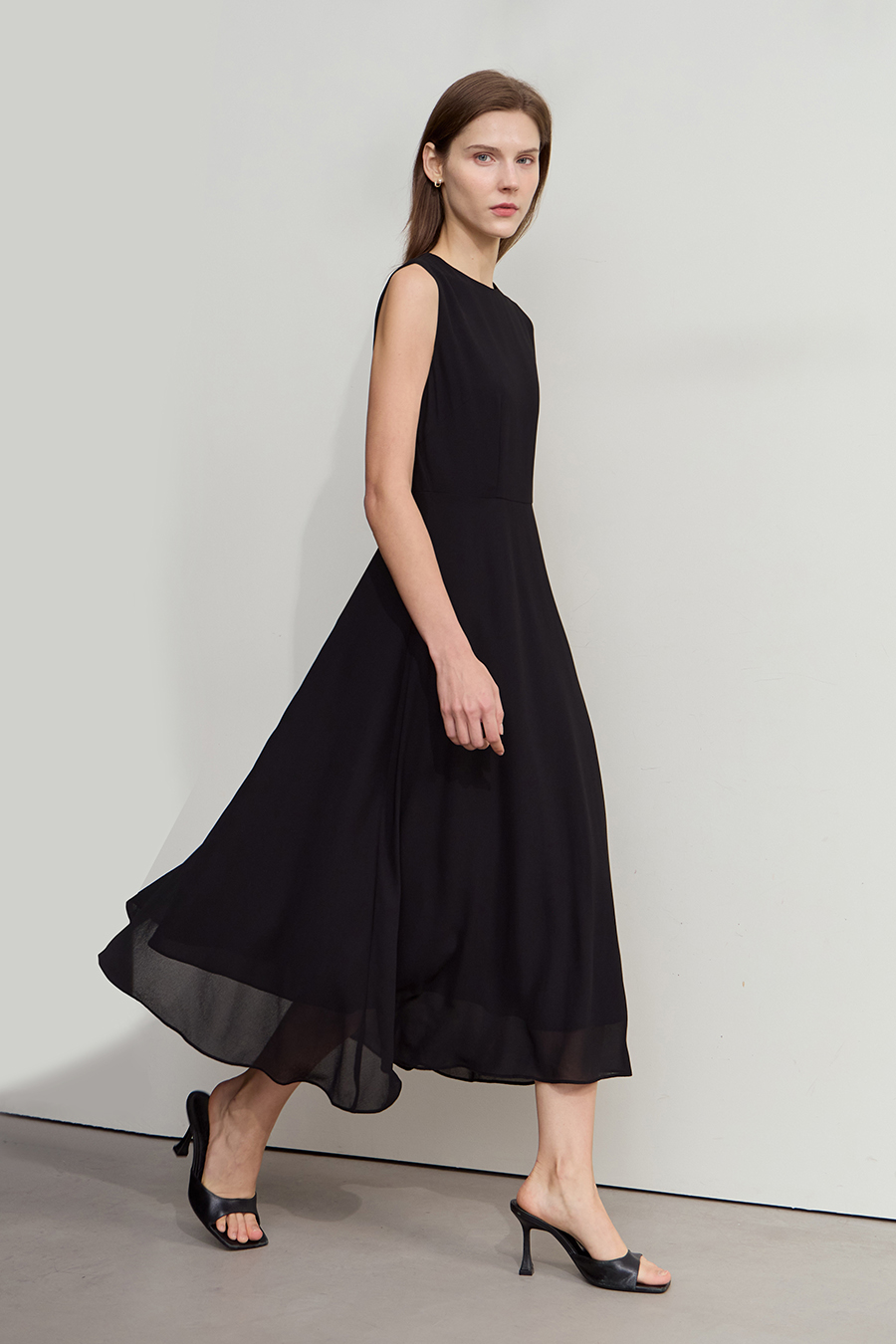 Crew Neck Sleeveless Chiffon Dress