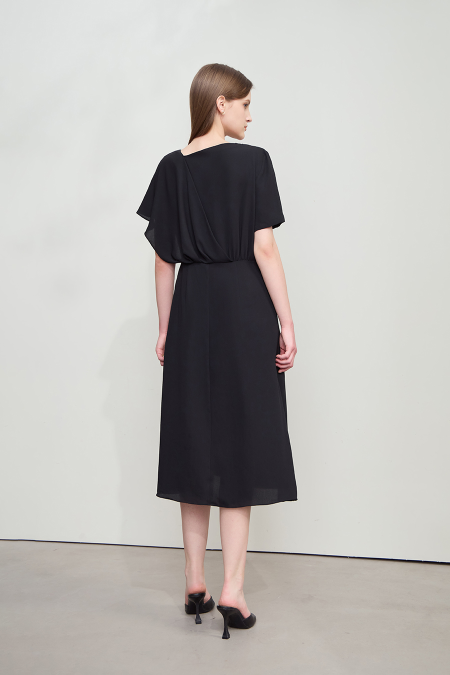 Cowl neck fitted chiffon dress|AMII