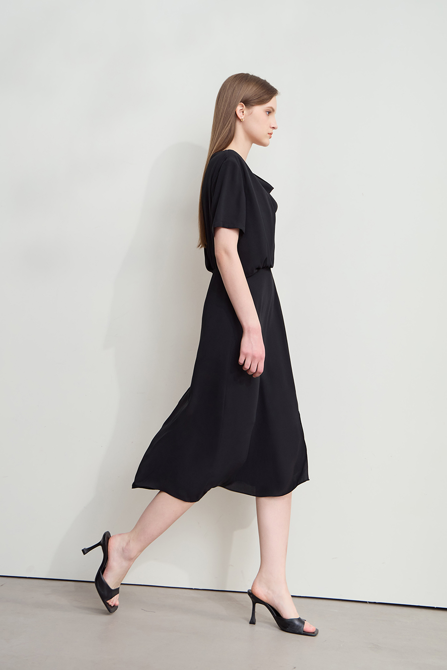Cowl neck fitted chiffon dress|AMII