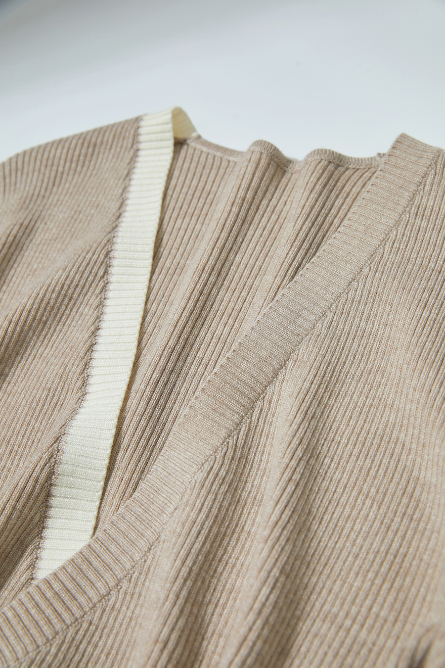 Slim Fit V-Neck Waist-Cinched Sweater|AMII-AMII.com