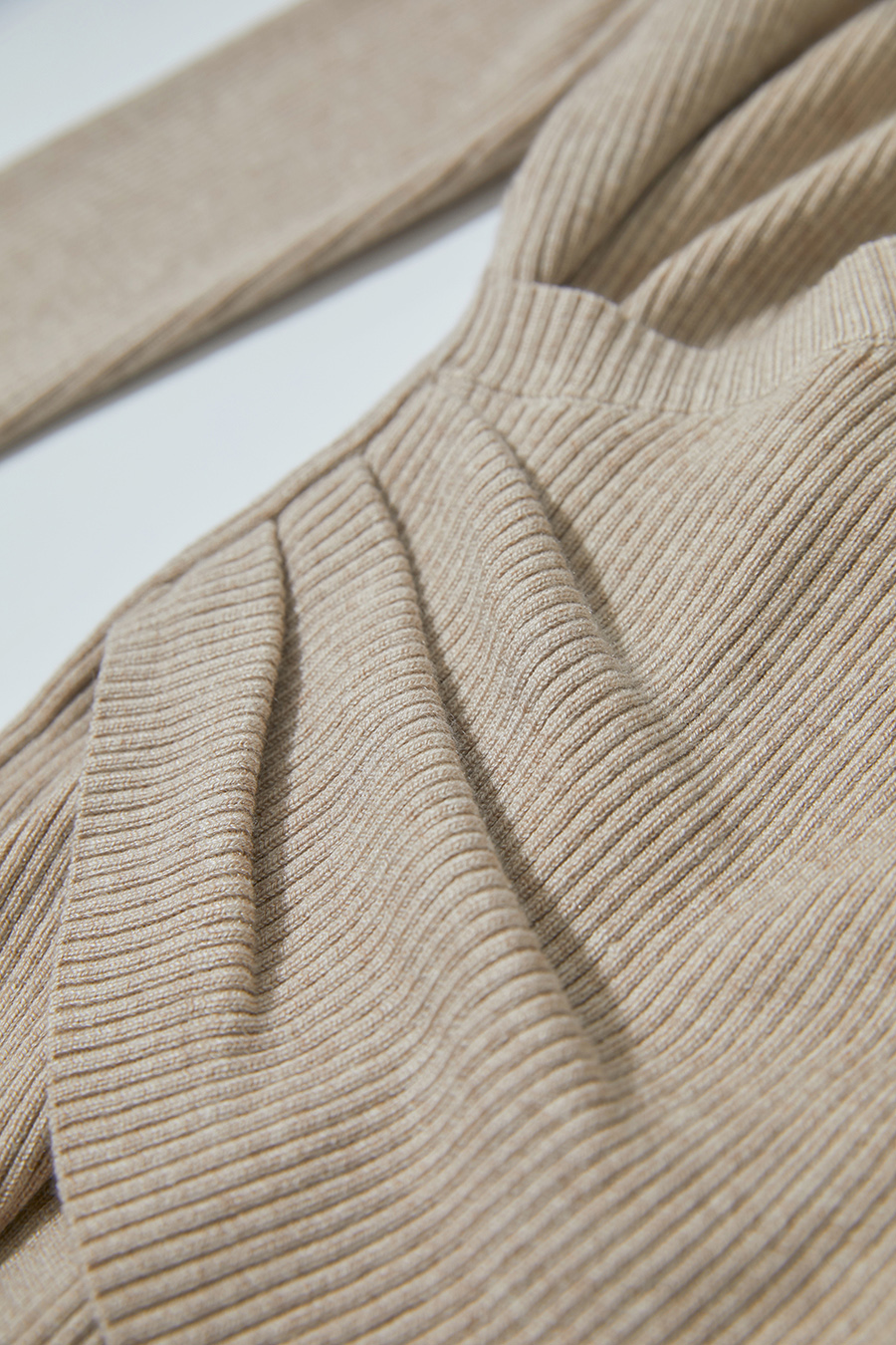 Slim Fit V-Neck Waist-Cinched Sweater|AMII-AMII.com