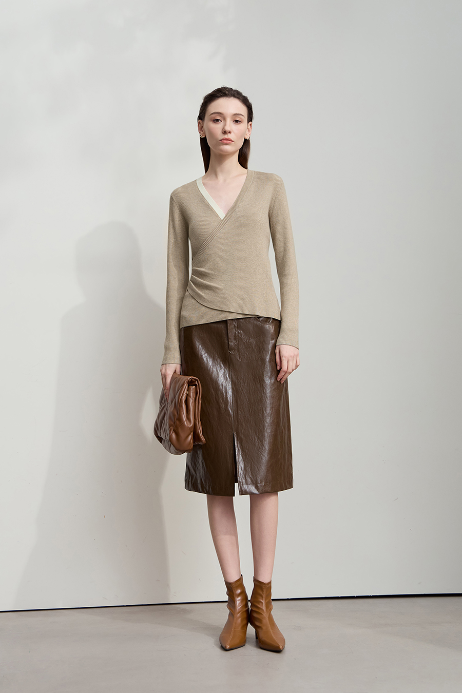 Slim Fit V-Neck Waist-Cinched Sweater|AMII-AMII.com