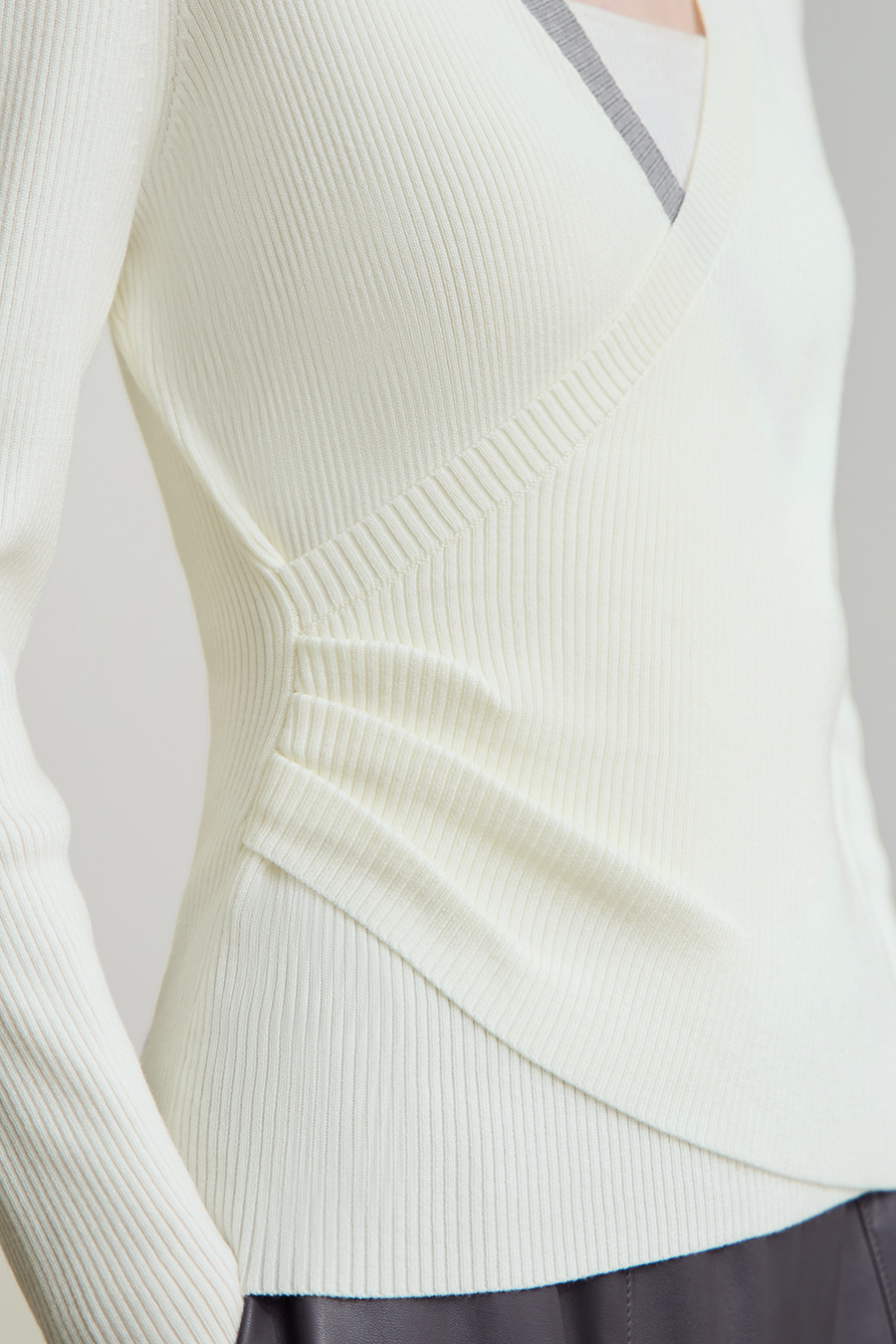 Slim Fit V-Neck Waist-Cinched Sweater|AMII-AMII.com