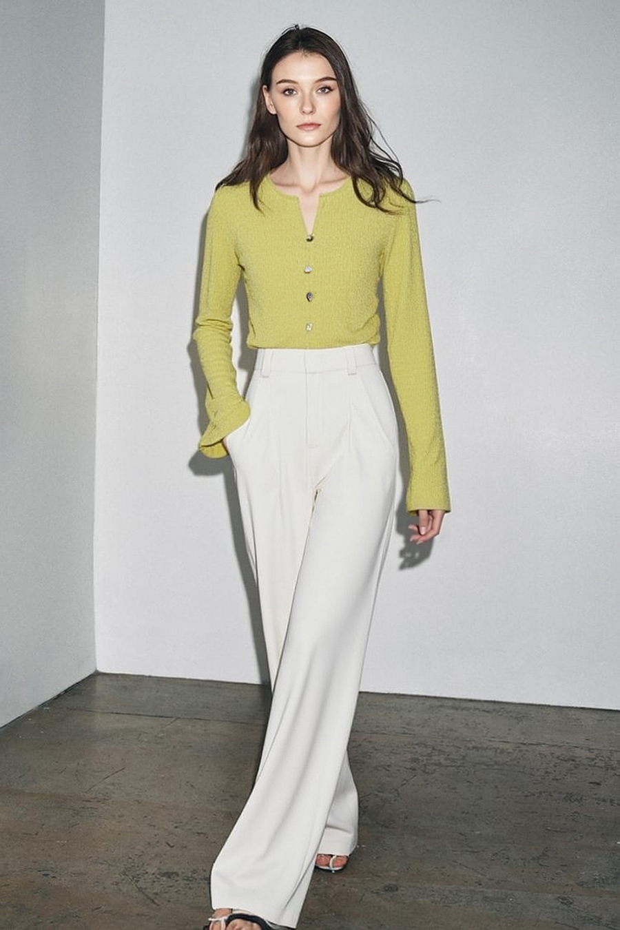 Slim Fit Micro Flare Sleeve T-Shirt|AMII