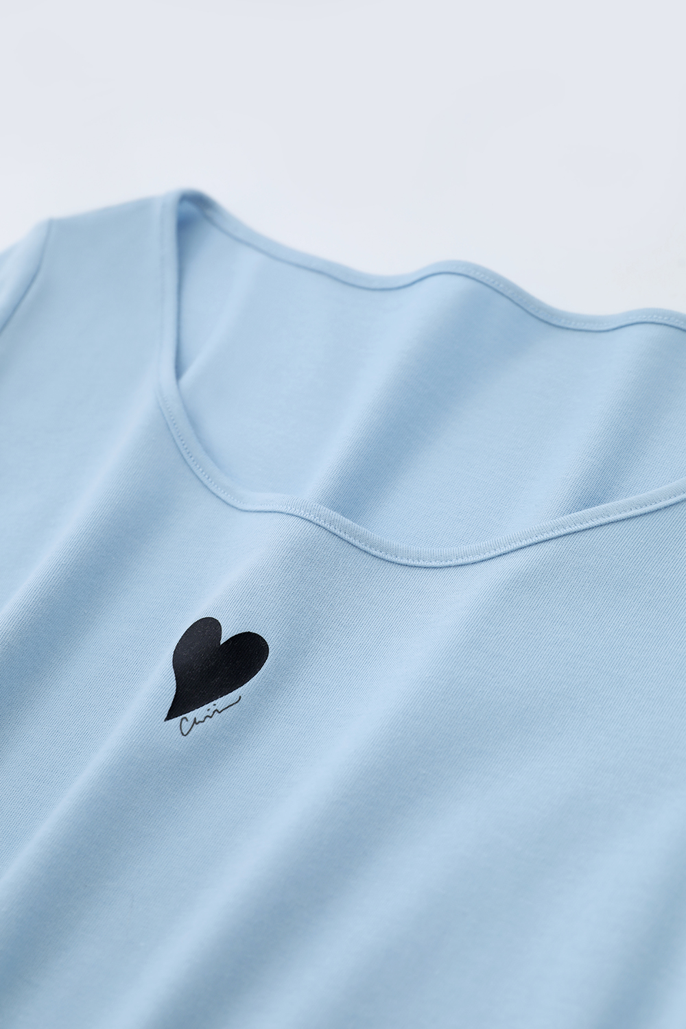 Heart Print U-neck T-shirt