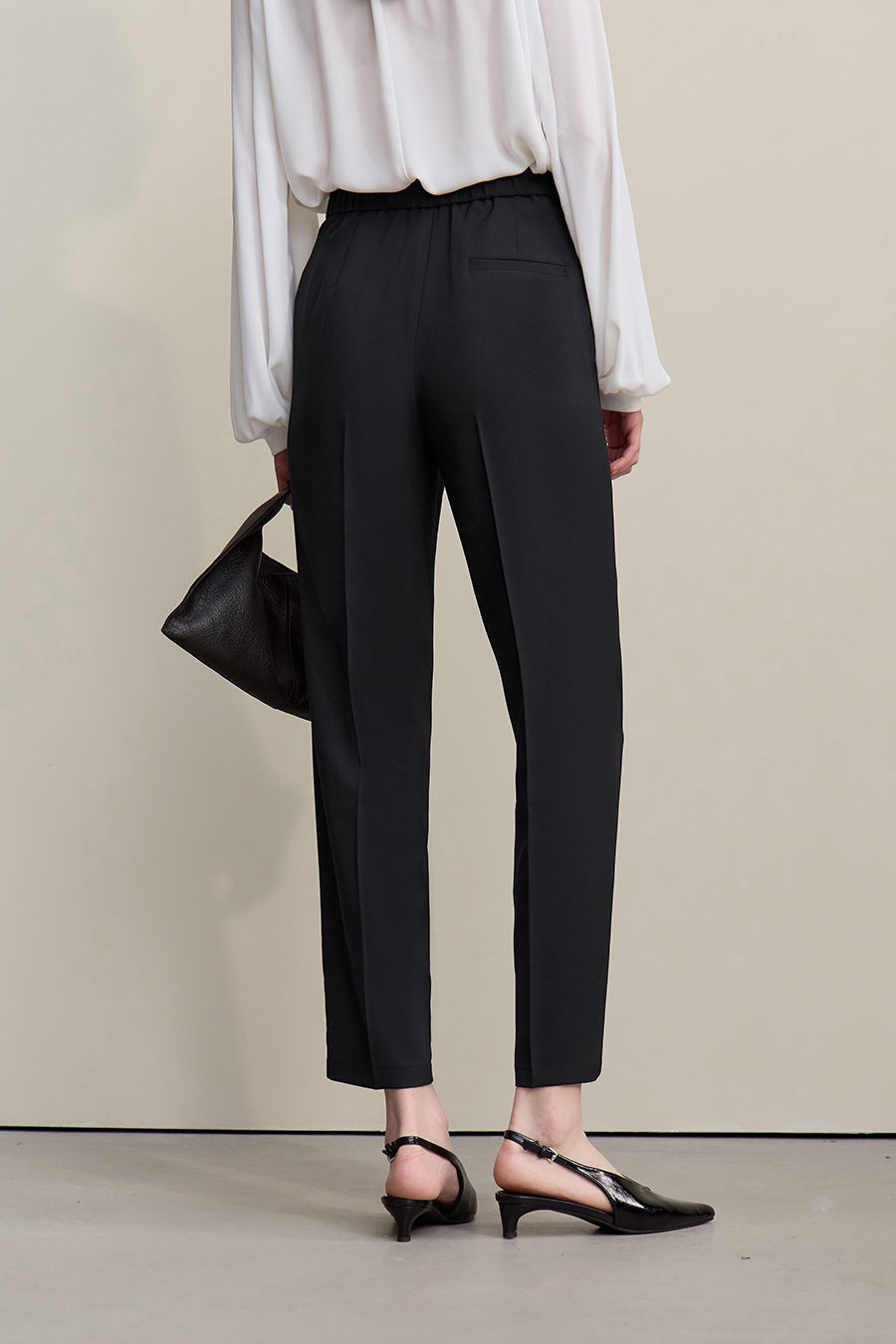 Commuter-style Tapered Casual Trousers|AMII