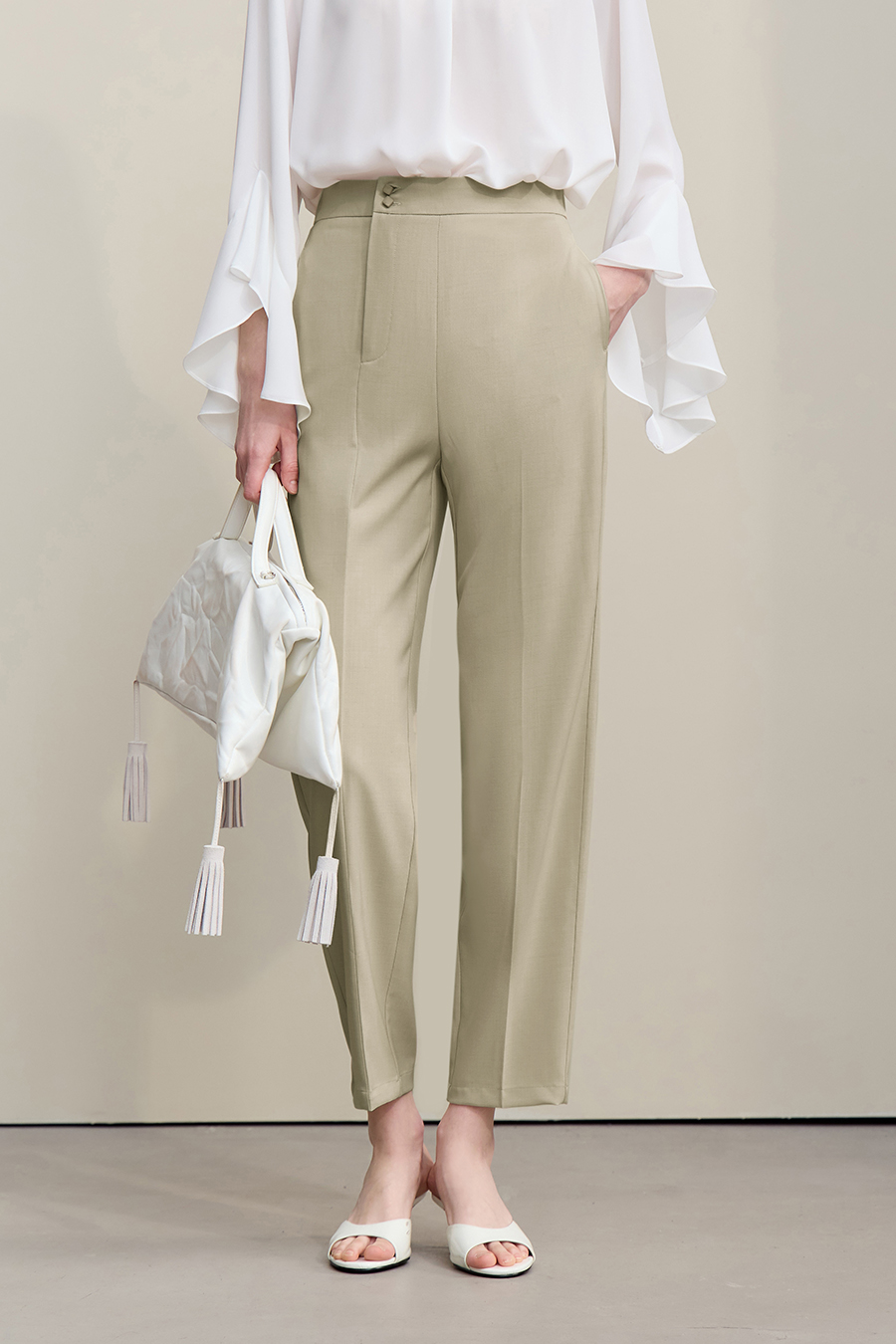 Commuter-style Tapered Casual Trousers|AMII
