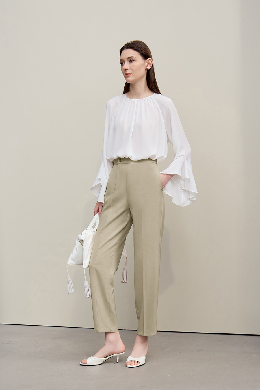Commuter-style Tapered Casual Trousers|AMII