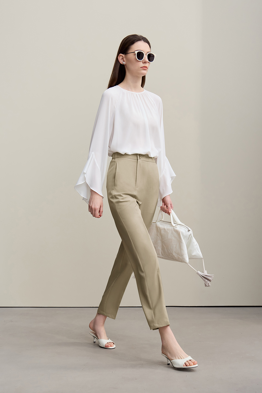 Commuter-style Tapered Casual Trousers|AMII