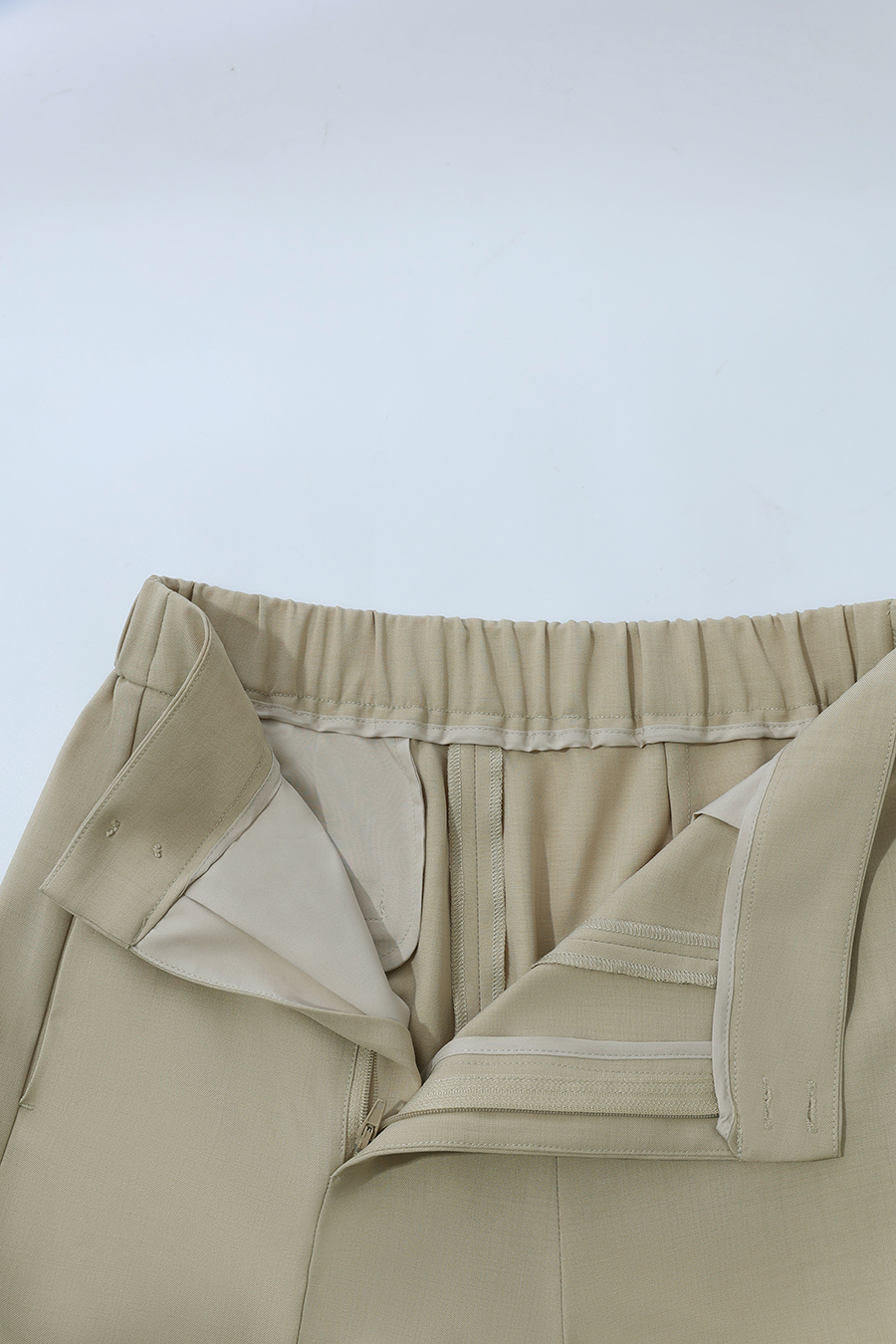 Commuter-style Tapered Casual Trousers|AMII