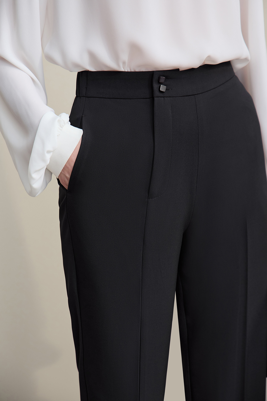 Commuter-style Tapered Casual Trousers|AMII