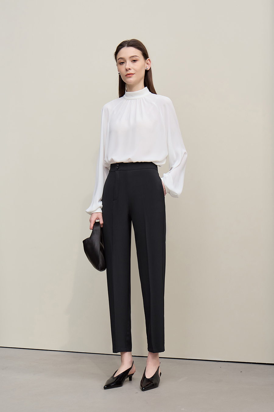 Commuter-style Tapered Casual Trousers|AMII