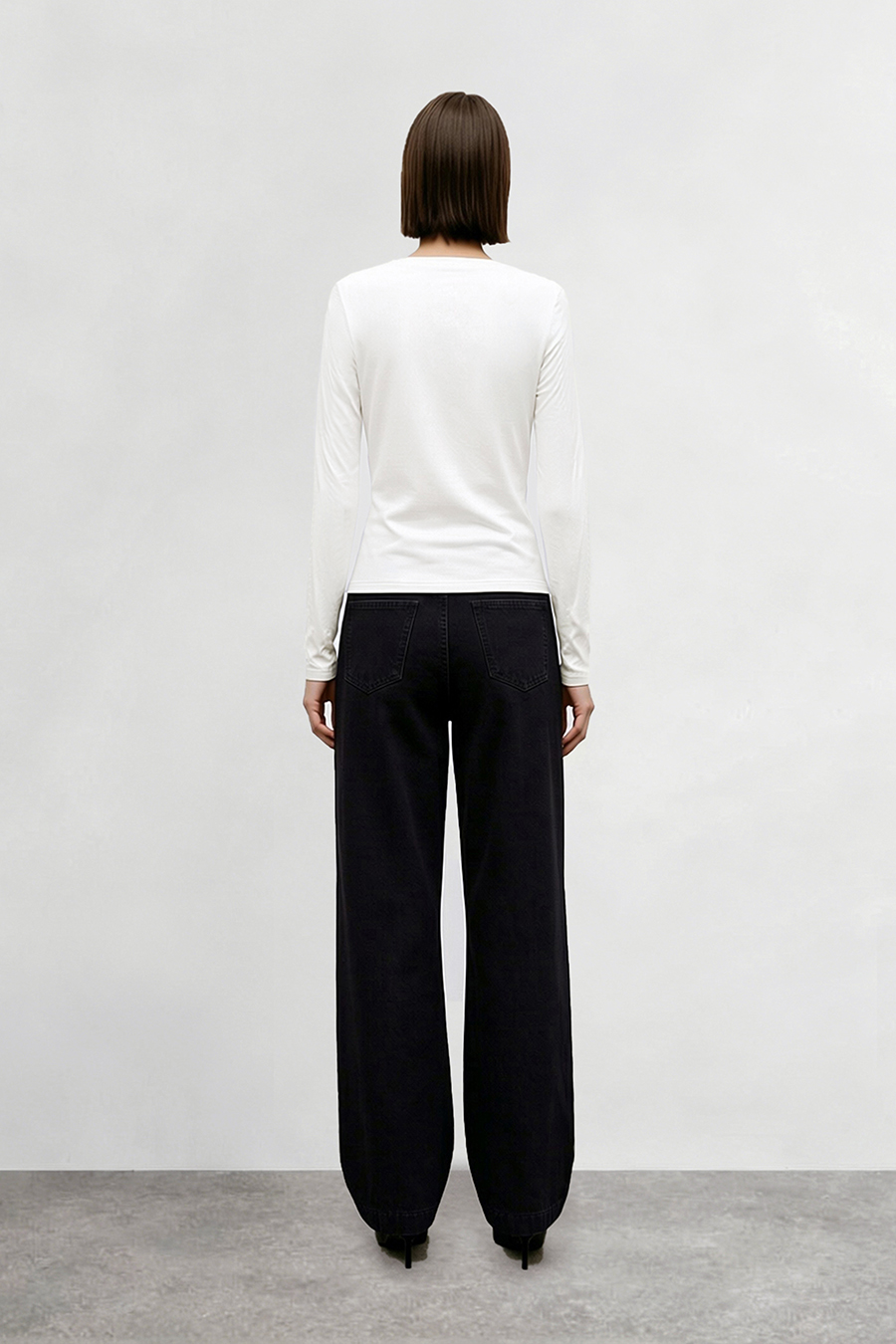 Draped Neck Ruched Mesh Tee | AMII