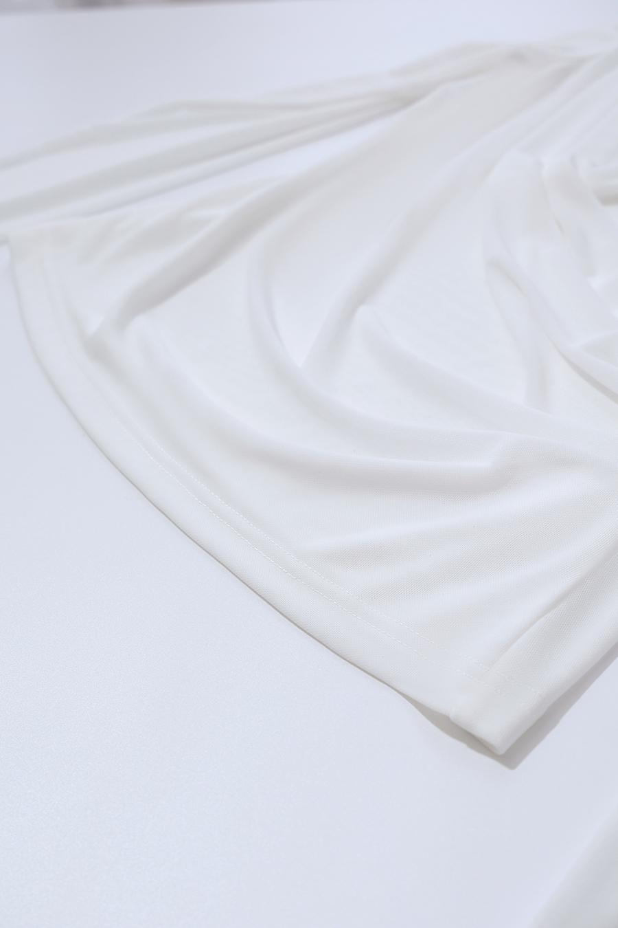 Draped Neck Ruched Mesh Tee | AMII