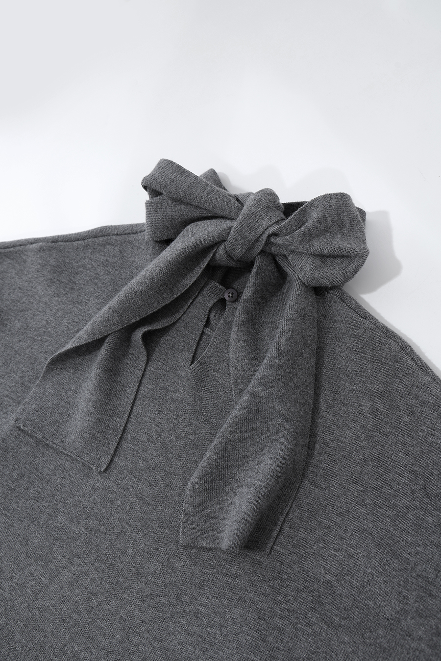 High‑neck tie‑strap loose sweater|AMII