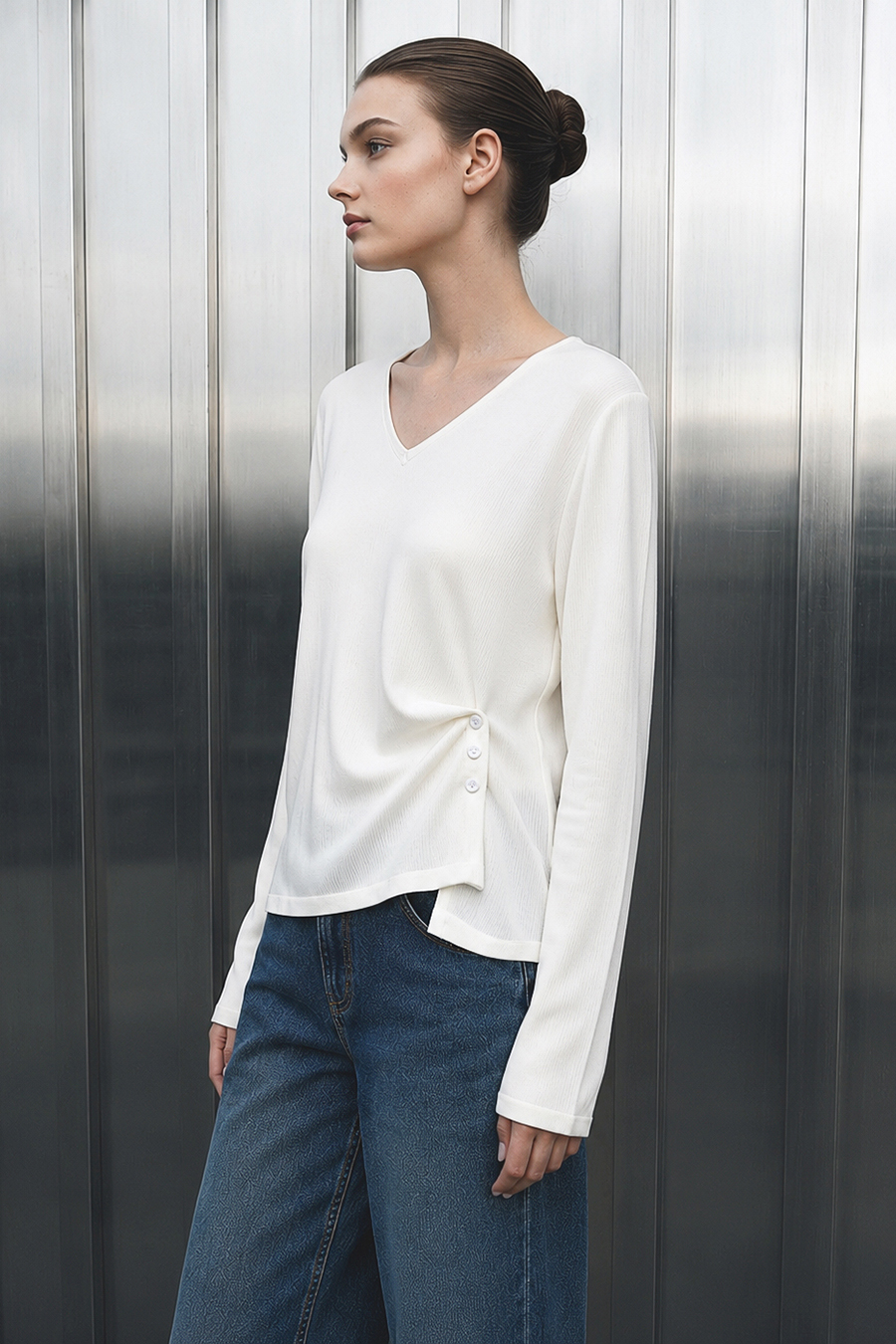 V‑neck button gathered sweater|AMII