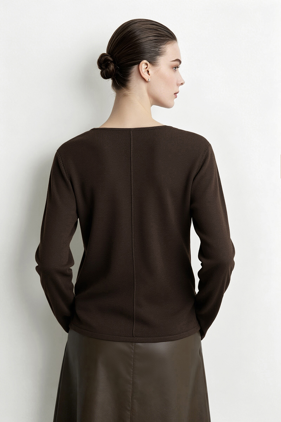 V‑neck button gathered sweater|AMII