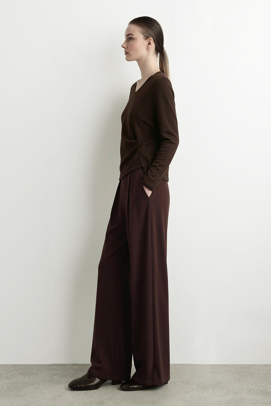 V‑neck button gathered sweater|AMII