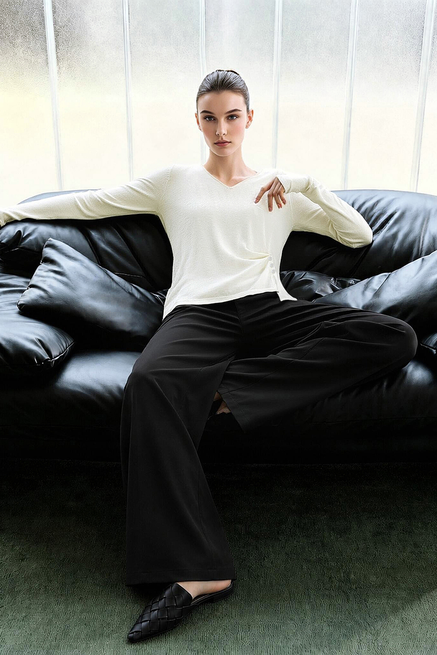 V‑neck button gathered sweater|AMII